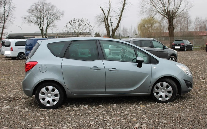 Opel Meriva cena 22900 przebieg: 176000, rok produkcji 2011 z Sianów małe 667